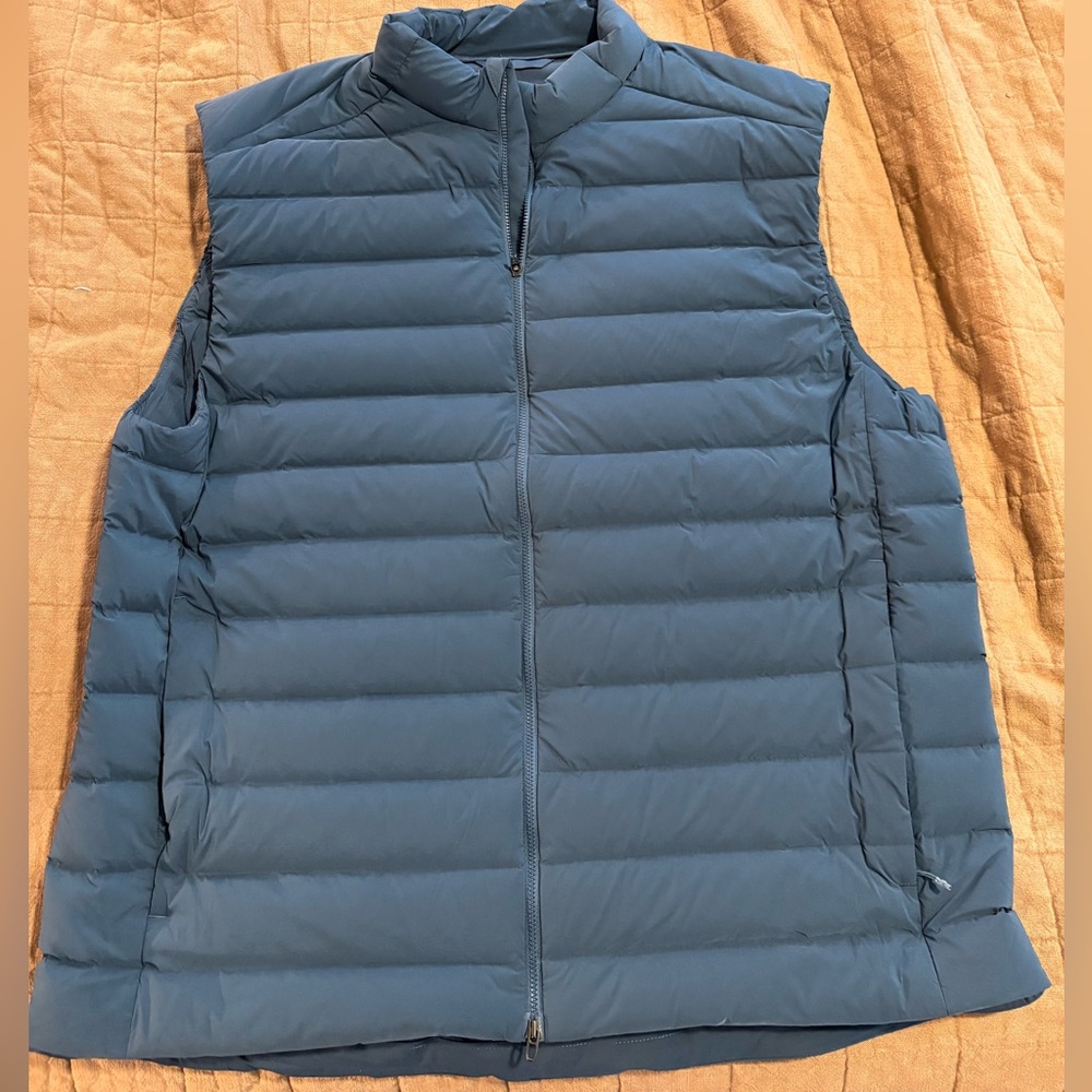 Men’s Lululemon Navy Puffer Vest Size XXL